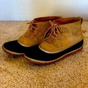 Women’s Sorel Out and About boots sz8